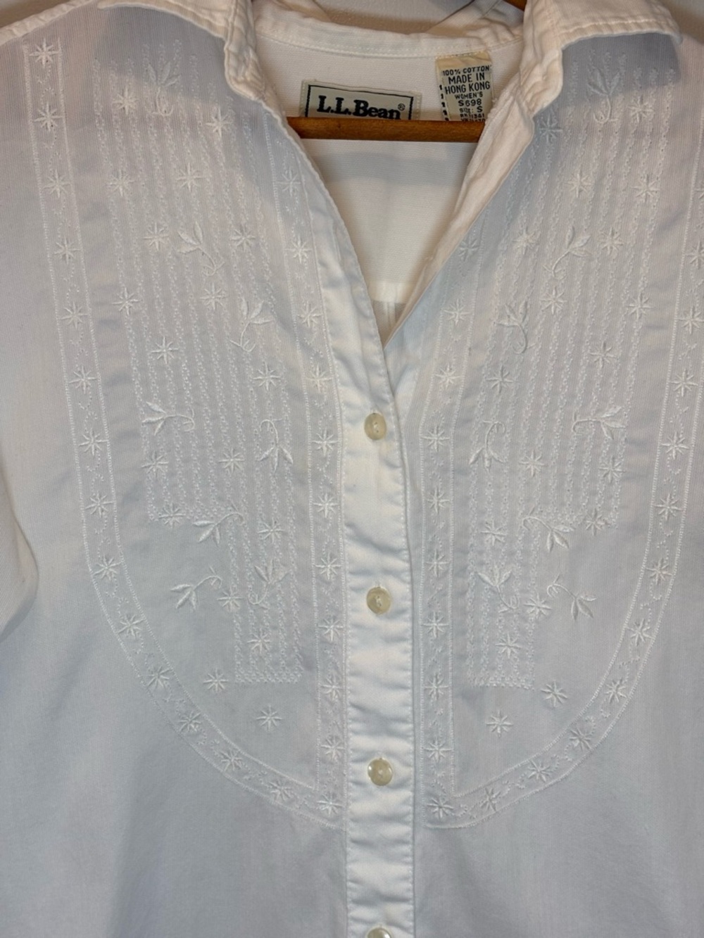Vintage L.L.Bean white 100% Cotton w/ Embroidered  Front Detail Button Down